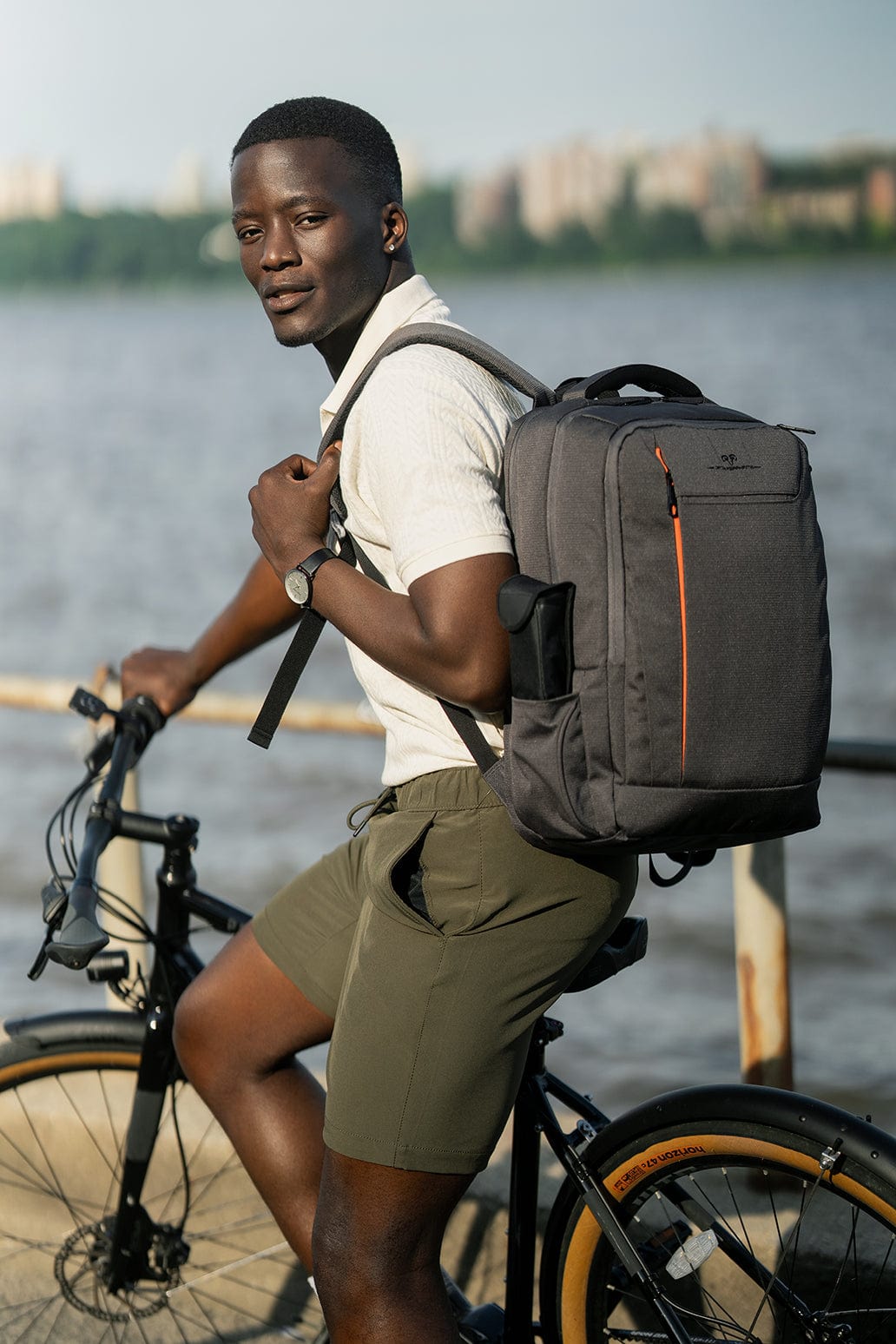 Jack Abrahams |The Columbia | Men's 18-In Lightweight Textured Workbook Backpack with USB Port